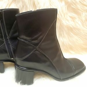 Clark's Bendable black leather ankle boots